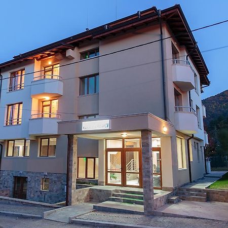 Family Hotel Relaxa サパレヴァ・バニャ エクステリア 写真